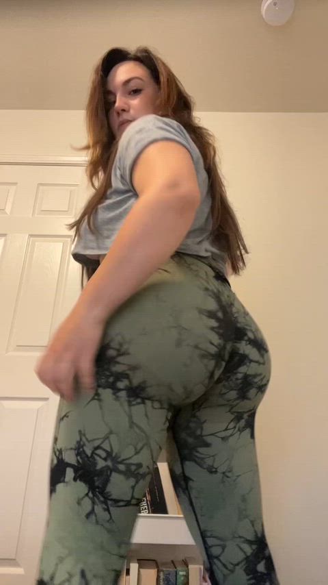 ass big ass leggings milf onlyfans pawg thick thick thighs gif
