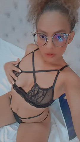 Waiting u for fun https://chaturbate.com/canela_veil/