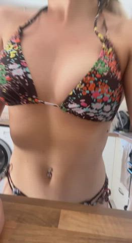 blonde boobs bouncing tits british milf mom nipples onlyfans tits gif