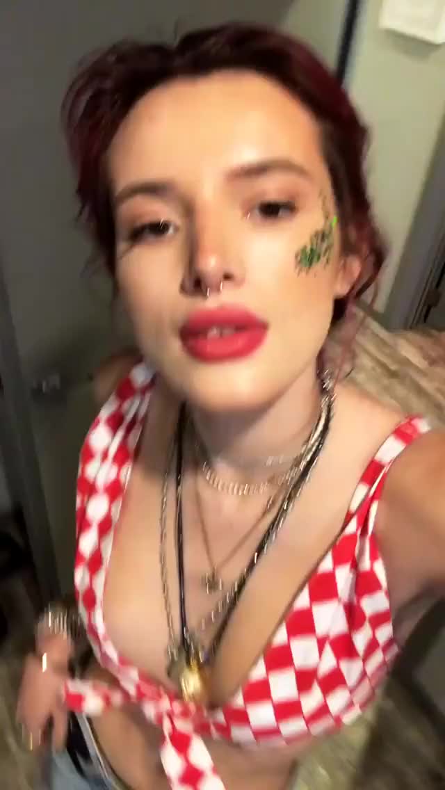 Bella Thorne - 94