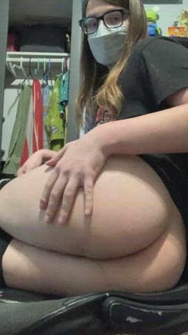 Help make my ass jiggle