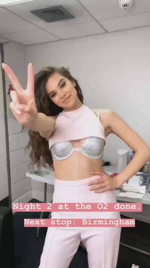 belly button hailee steinfeld belly gif