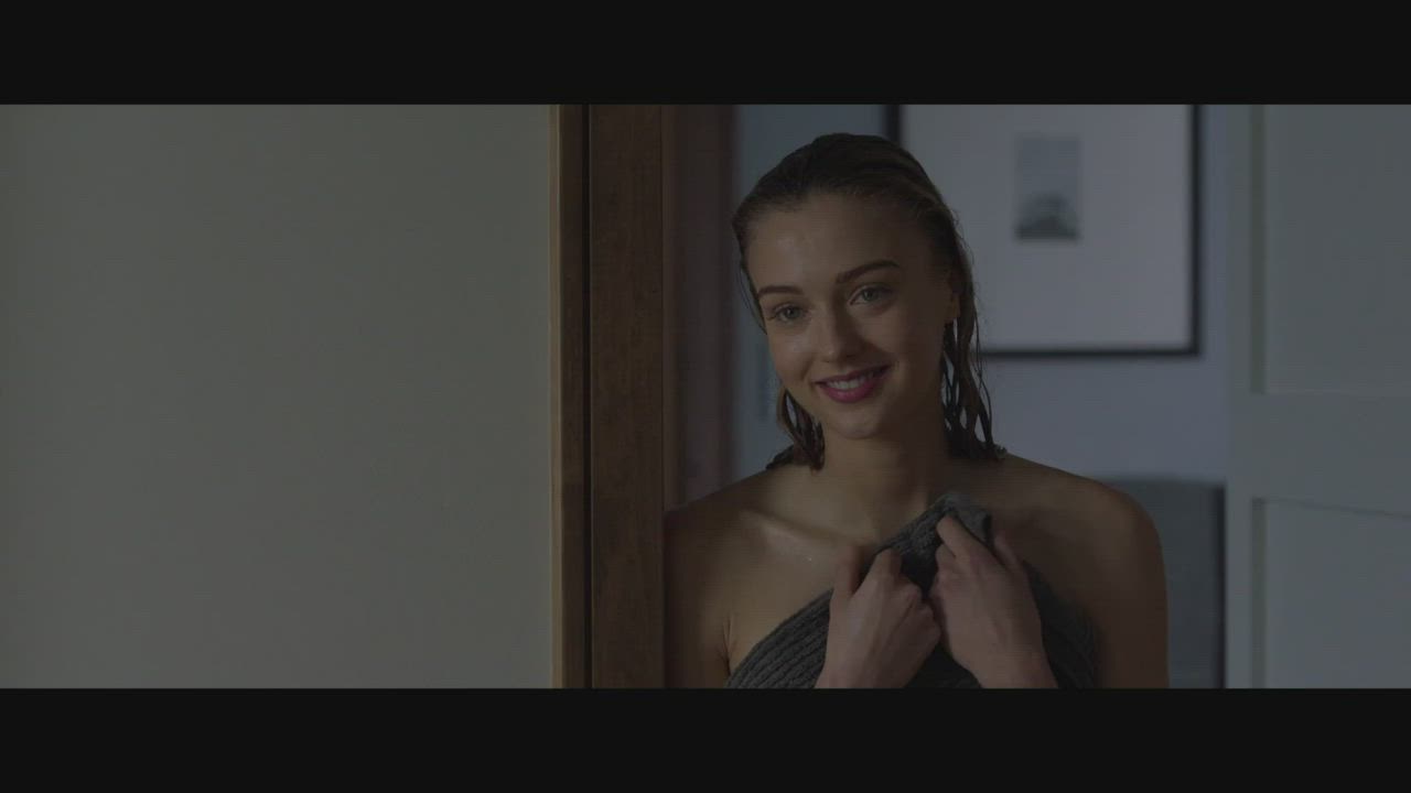 Lilly Krug - Grabbing the plot in Shattered (2022)