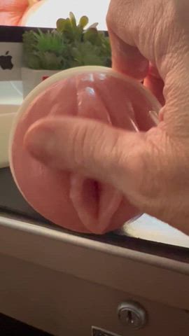 Rubbing my Fleshlight’s clit 🍑👍🏽😈