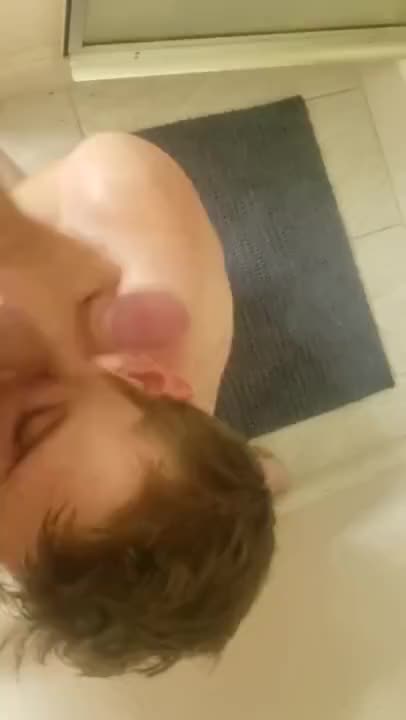 Twink Blowjob in the Shower