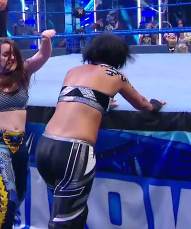 Nikki grabbing a handful of Bayley booty