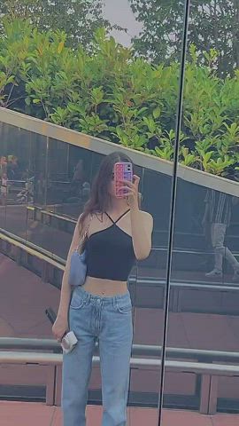 Dasha likes to show off her narrow waist 😍