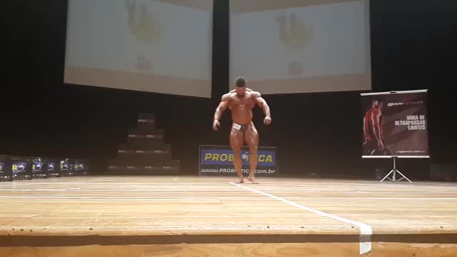 Rodrigo Atis Campeão Brasileiro overall NABBA 2013.