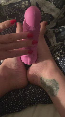 I LOVE to play around with me feet, feels so good