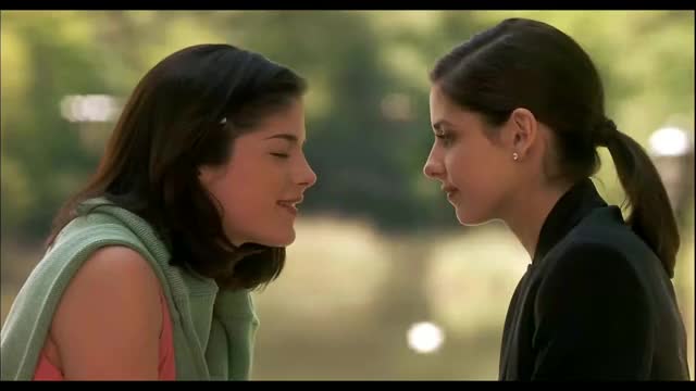 Sarah Michelle Gellar & Selma Blair - Cruel Intentions