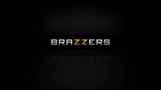 Dirrty Nurse deepthroats cock - Brazzers