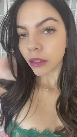 Shiny lips