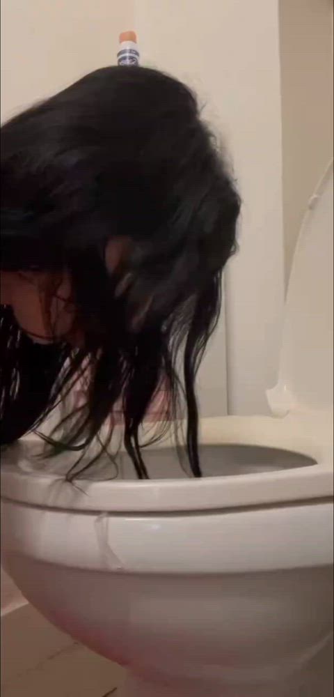 I love licking filthy toilets 