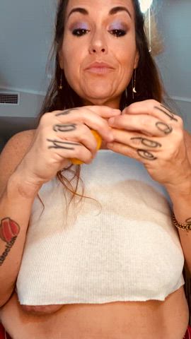 amateur onlyfans milf balloons gif