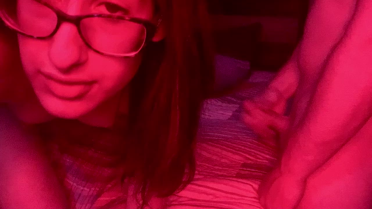 Like how my booty shakes as he fucks my face? 💋