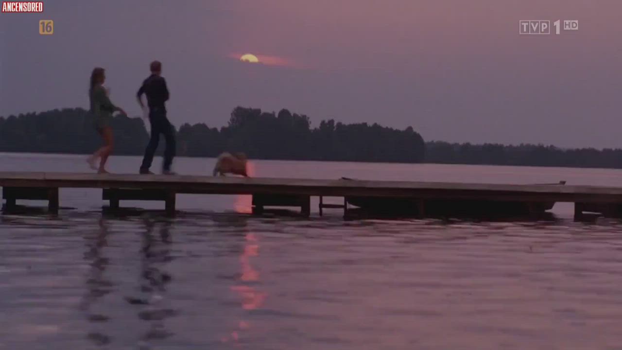 Friends having fun on the dock. Wait for it... that dog... (Dorota Kamińska - Karate