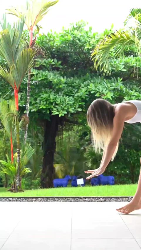 pussy pussy lips tight pussy wet pussy yoga yoga pants gif