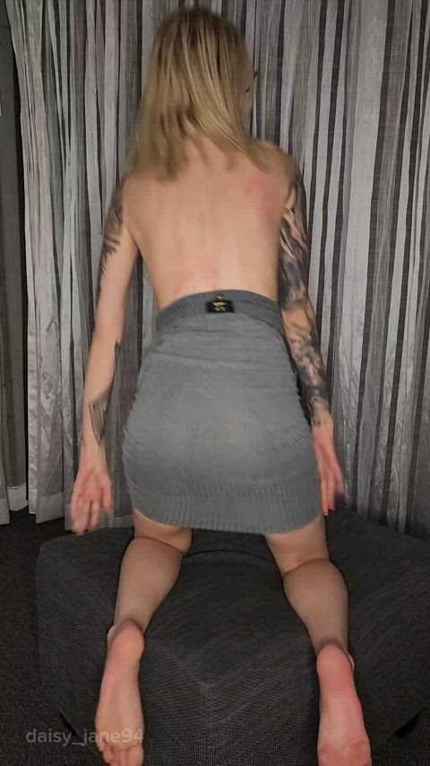 Pulling up my tight dress to show off my cute lil booty