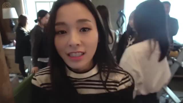 Gahyeon being just the cutest