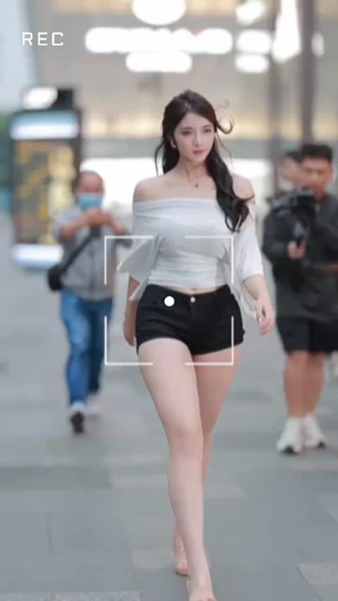 asian chinese public sexy thighs gif