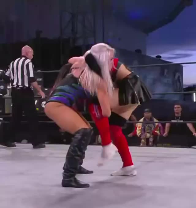 Penelope Ford suplex