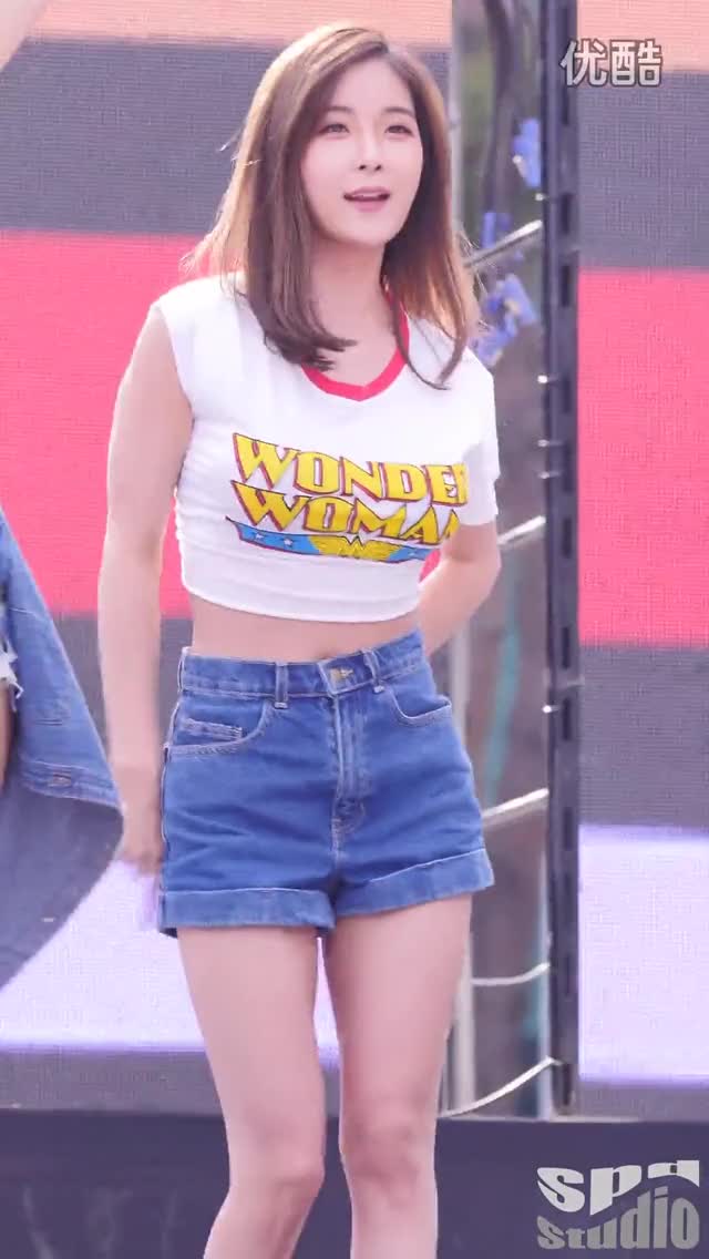 160521 Hyunyoung kiss (Whoo)