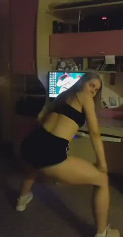 Big Ass Russian Twerking White Girl gif