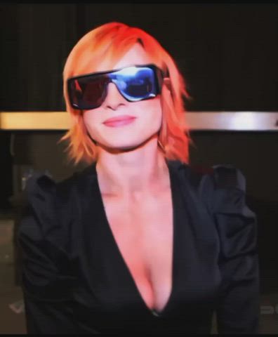 Becky Lynch cleavage is so horny