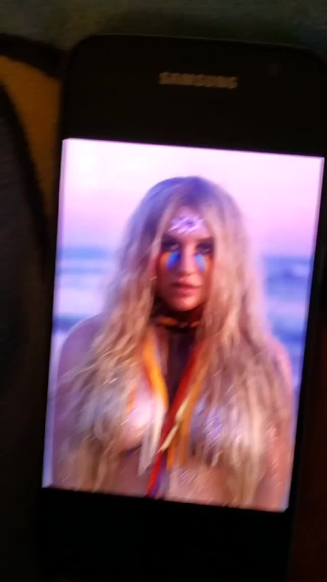 Kesha looks so sexy here