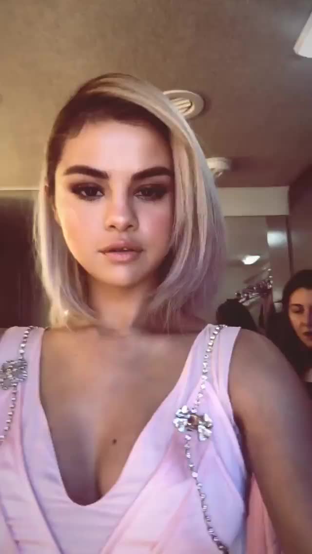 Selena Gomez gif