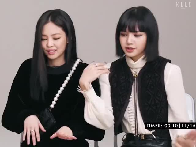 BLACKPINK Jennie Lisa Sing & Dance