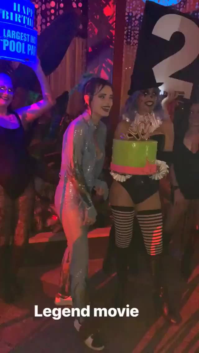 Bella Thorne halloween 1