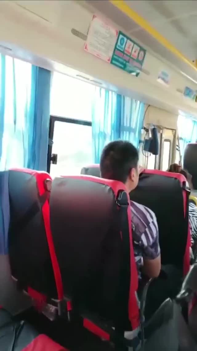 The Chinese Cutie Flashes On A Bus