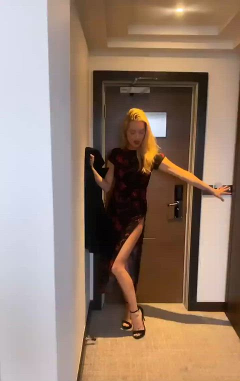 beautiful blonde celebrity dress legs sexy gif