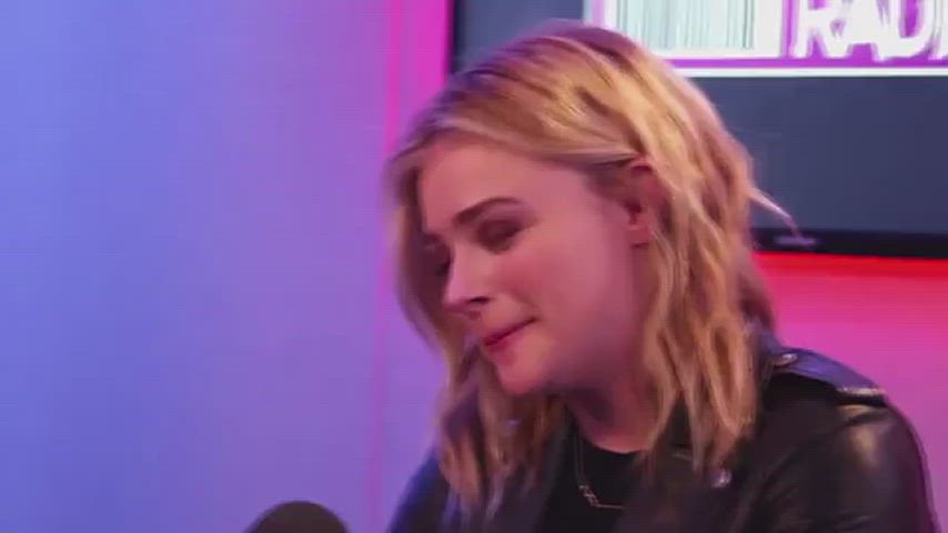 blonde chloe lips gif