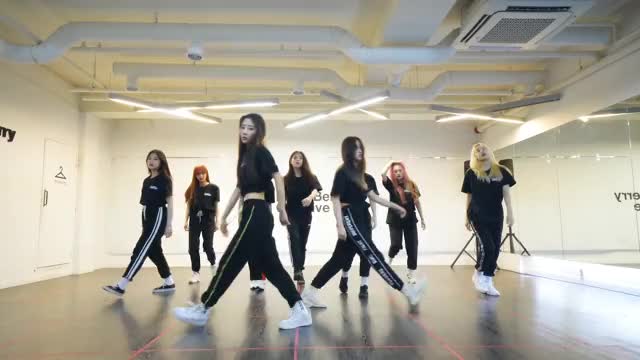 이달의 소녀 (LOONA) -NCT 127 (엔시티 127) - Cherry Bomb- Dance Cover 14
