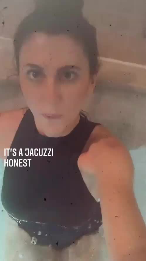 Orla Chennaoui jacuzzi 01