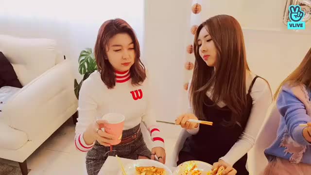 V LIVE - [드림캐쳐] 데뷔 2주년 V LIVE ? 11