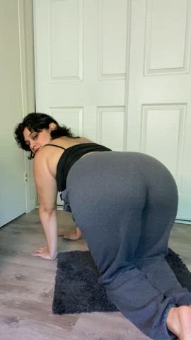 Does this ass look good in thongs?