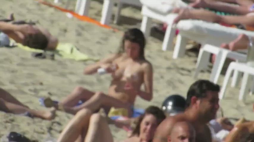 beach cute public topless bikinis braless exposed-in-public just-boobs gif