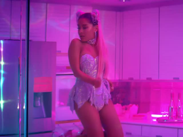 Moves - 7 Rings (MV) - 2019