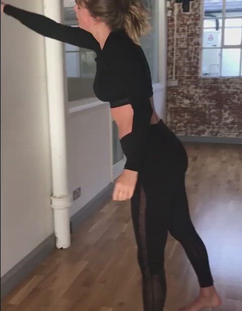 Taylor swift, yoga pants