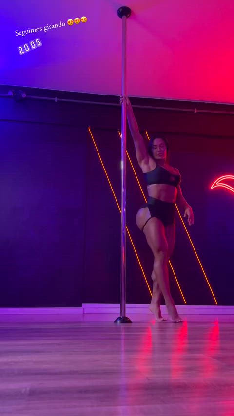 ass big ass big tits brazilian celebrity dancing muscular girl pole dance gif