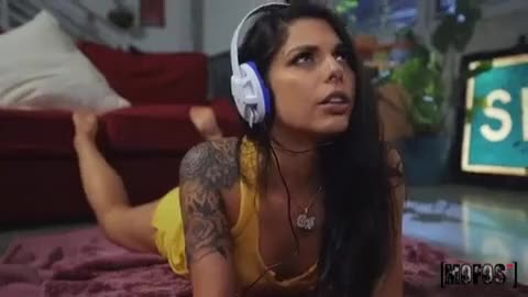 Nerdy gamer girl gets a strap-on in her pussy