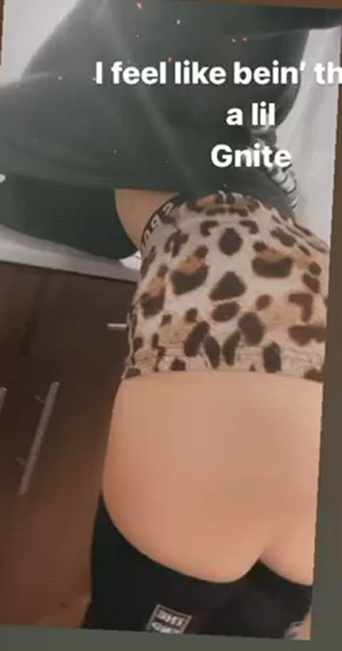 Heres an old booty jiggle for yall 🤤