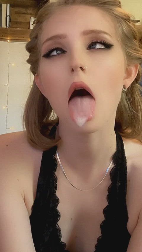 Ahegao by a Queen