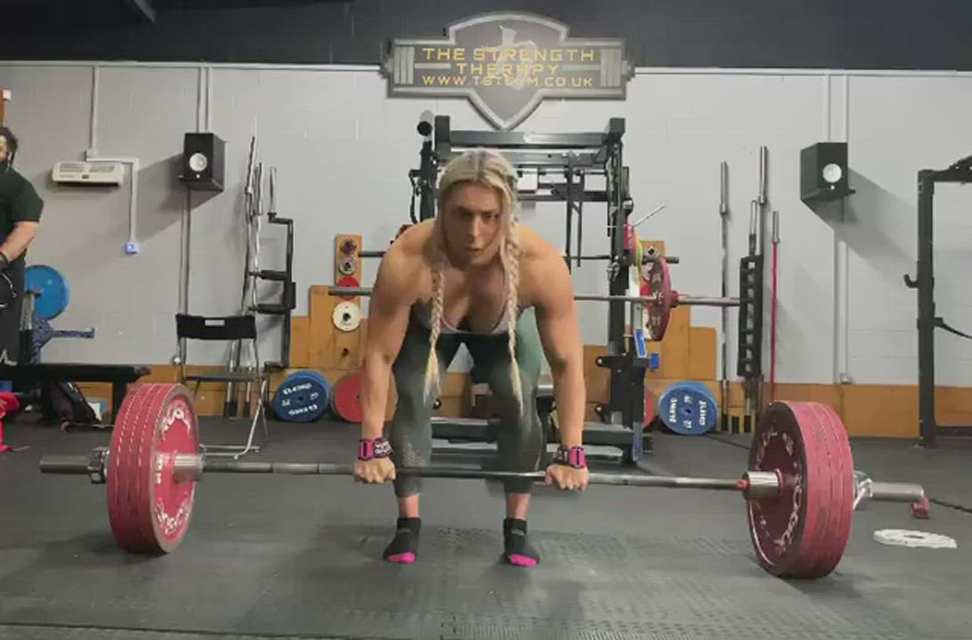 Kiera Aston - 252.5kg / 557lbs