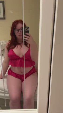 chubby curvy cute glasses natural tits pale redhead thick thighs gif