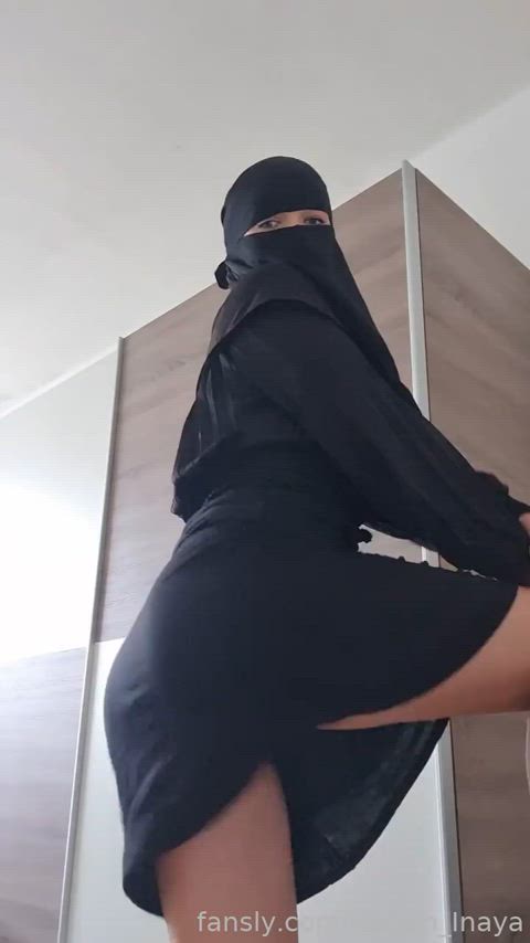 ass hijab twerking gif