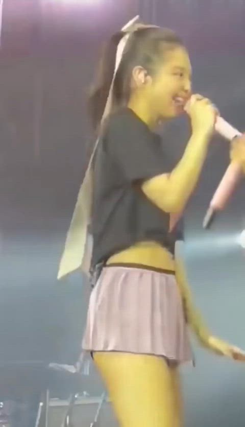 Jennie Queen feed us with her perfect booty🤩😻